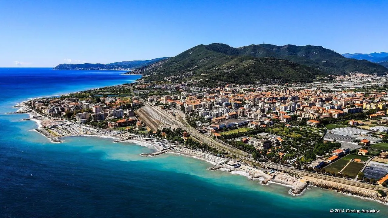 Delizioso Trilocale A Due Passi Dal Mare Di Albenga Διαμέρισμα
